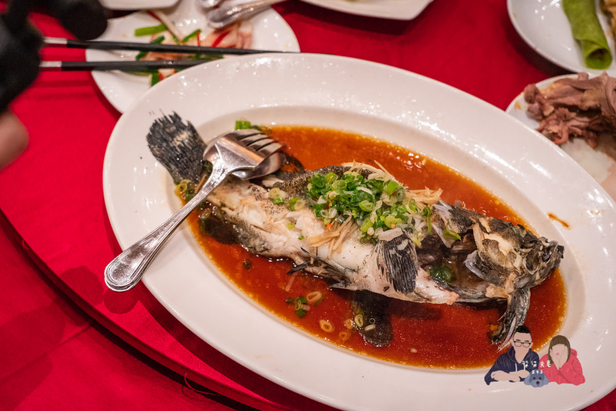 蘭城晶英烤鴨》紅樓中餐廳沒預約別想吃，號稱烤鴨控必訪的名單之一，真的有這麼厲害嗎？