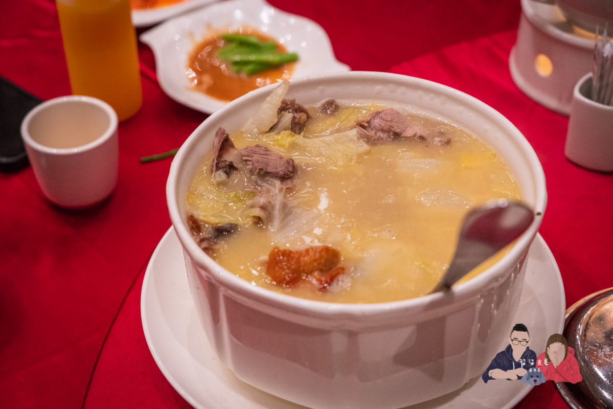 蘭城晶英烤鴨》紅樓中餐廳沒預約別想吃，號稱烤鴨控必訪的名單之一，真的有這麼厲害嗎？