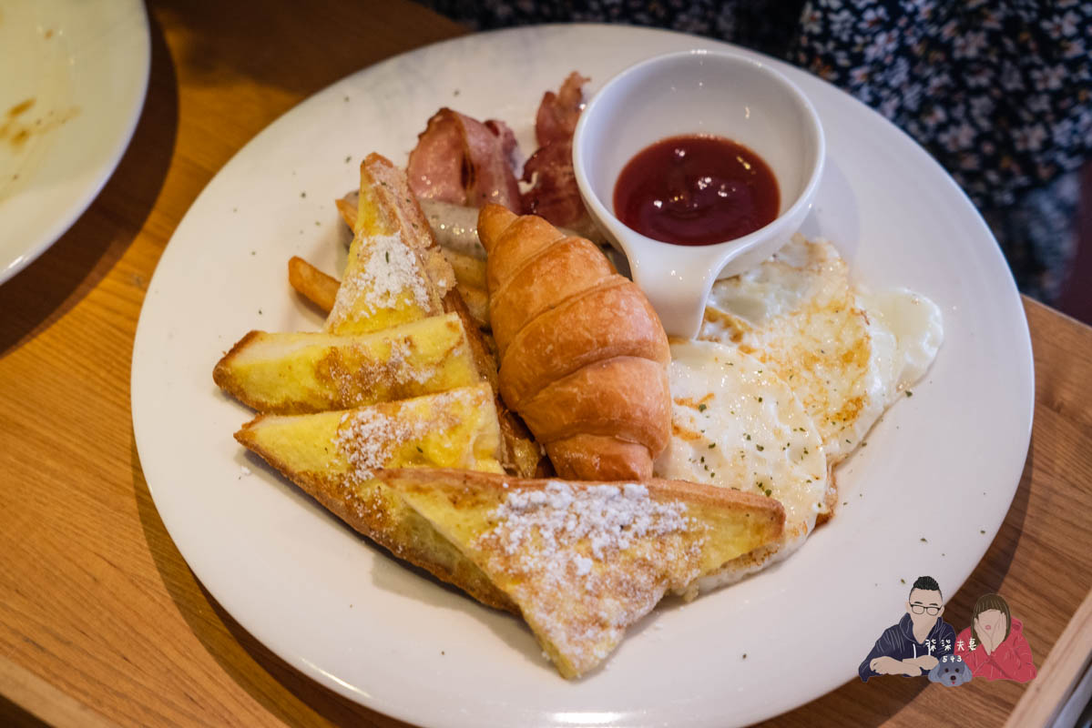 台北薆悅酒店西寧館》想不到西門町居然有不錯的平價飯店,還有大浴缸!ft.飛航模飾Flight Mode x 薆悅酒店 - 第36張圖 西門薆悅酒店西寧館早餐法式吐司