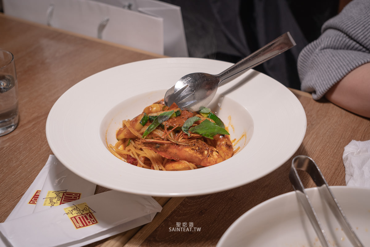 南港CITYLINK美食》貝里尼｜BELLINI必點推薦，香蒜奶酥麵包一定要點，義大利麵也好吃，但披薩略普。