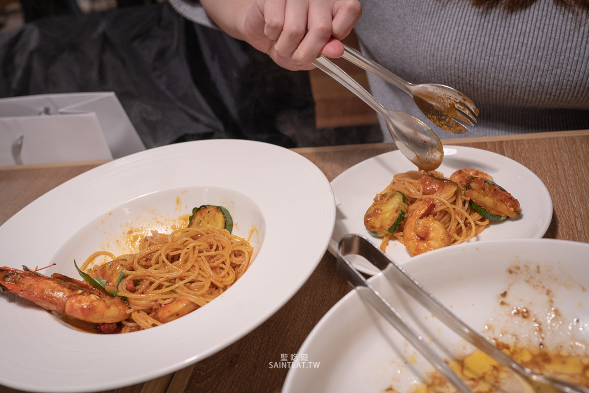 南港CITYLINK美食》貝里尼｜BELLINI必點推薦，香蒜奶酥麵包一定要點，義大利麵也好吃，但披薩略普。