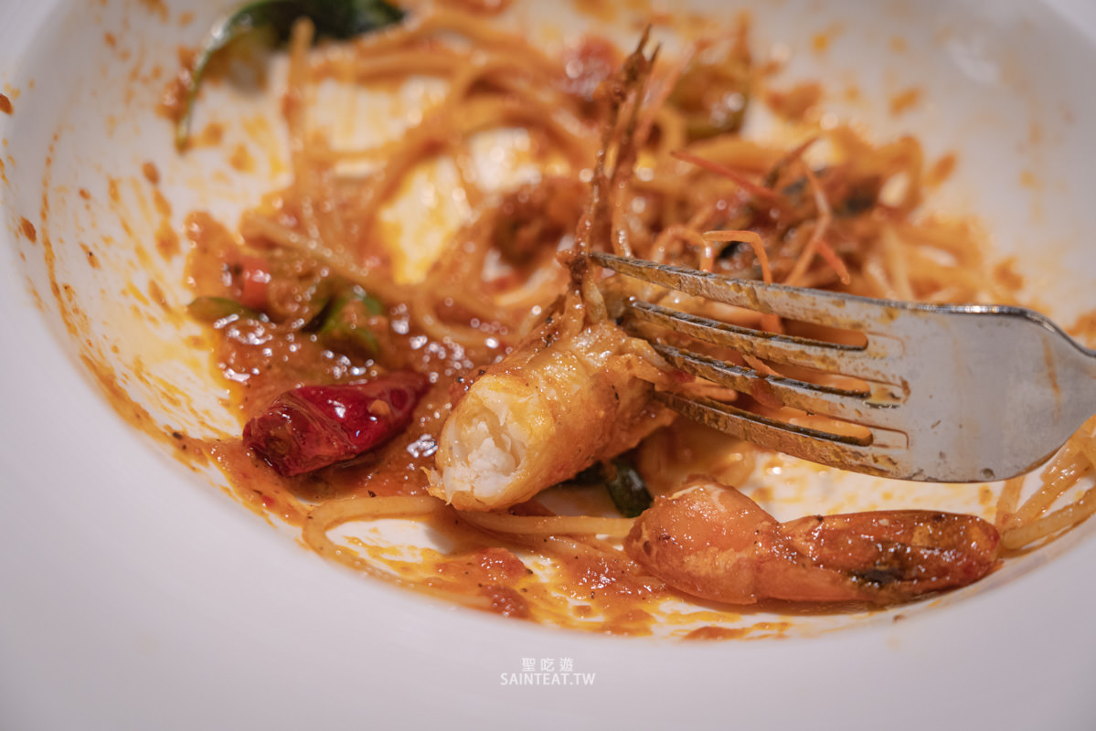 南港CITYLINK美食》貝里尼｜BELLINI必點推薦，香蒜奶酥麵包一定要點，義大利麵也好吃，但披薩略普。