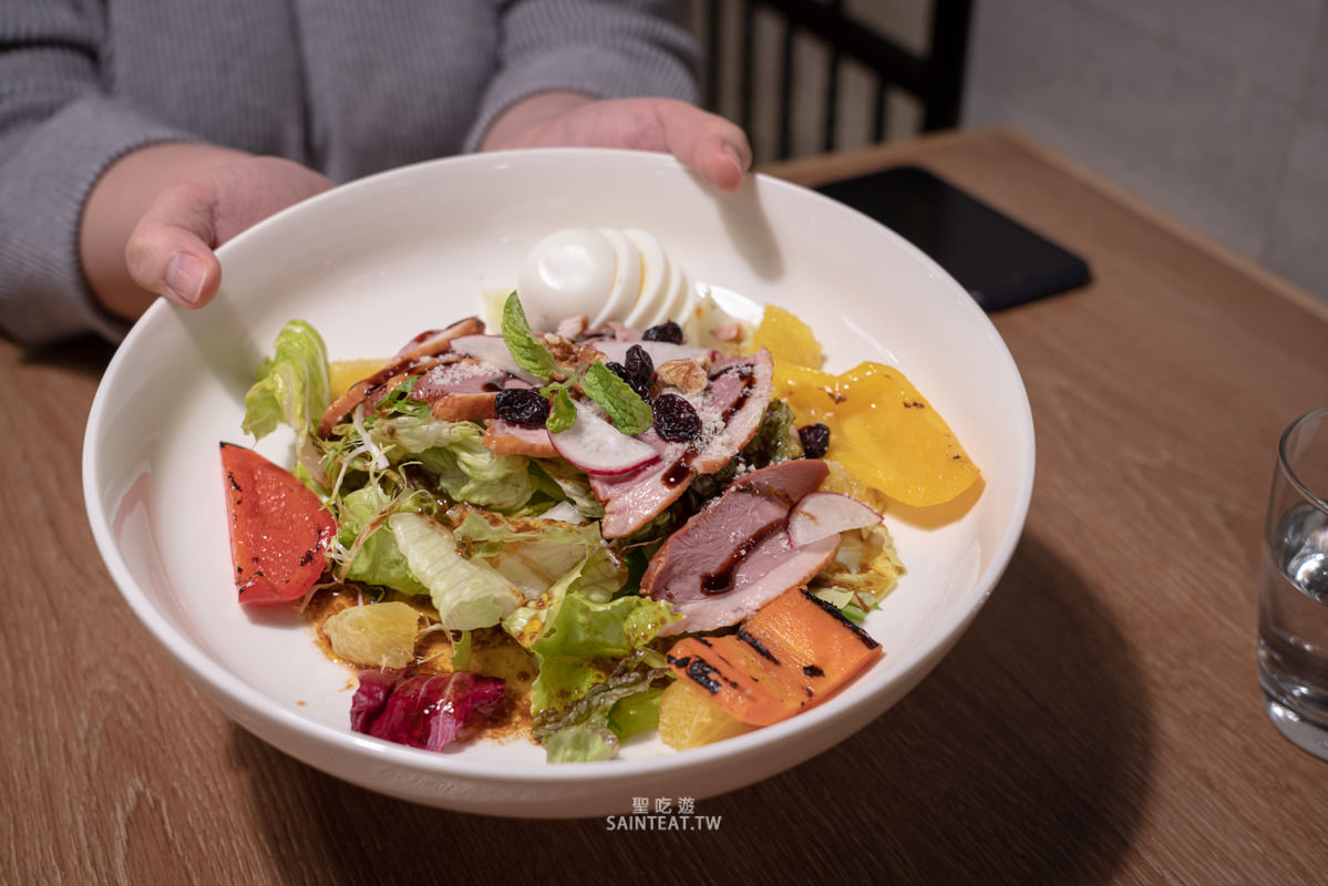 南港CITYLINK美食》貝里尼｜BELLINI必點推薦，香蒜奶酥麵包一定要點，義大利麵也好吃，但披薩略普。