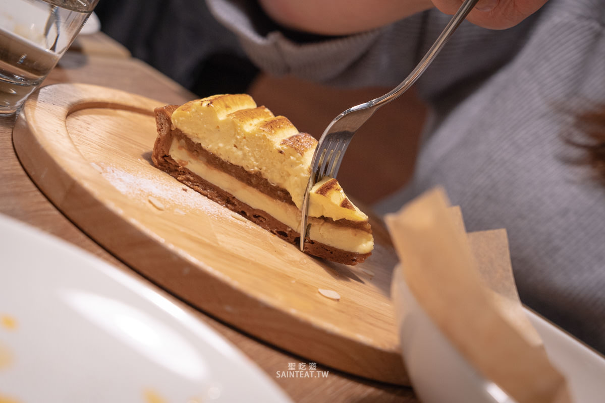南港CITYLINK美食》貝里尼｜BELLINI必點推薦，香蒜奶酥麵包一定要點，義大利麵也好吃，但披薩略普。