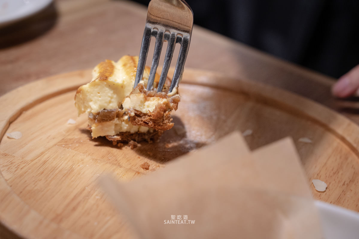 南港CITYLINK美食》貝里尼｜BELLINI必點推薦，香蒜奶酥麵包一定要點，義大利麵也好吃，但披薩略普。