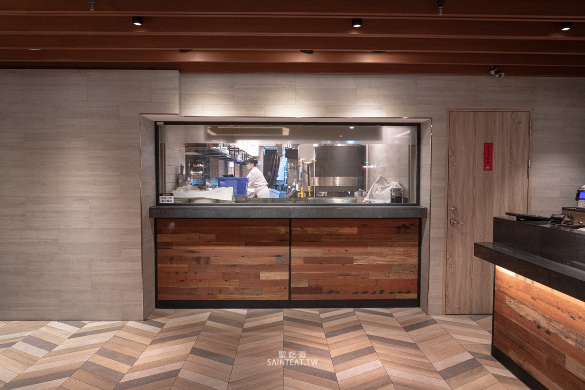 南港CITYLINK美食》貝里尼｜BELLINI必點推薦，香蒜奶酥麵包一定要點，義大利麵也好吃，但披薩略普。