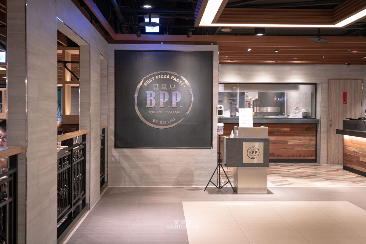 南港CITYLINK美食》貝里尼｜BELLINI必點推薦，香蒜奶酥麵包一定要點，義大利麵也好吃，但披薩略普。