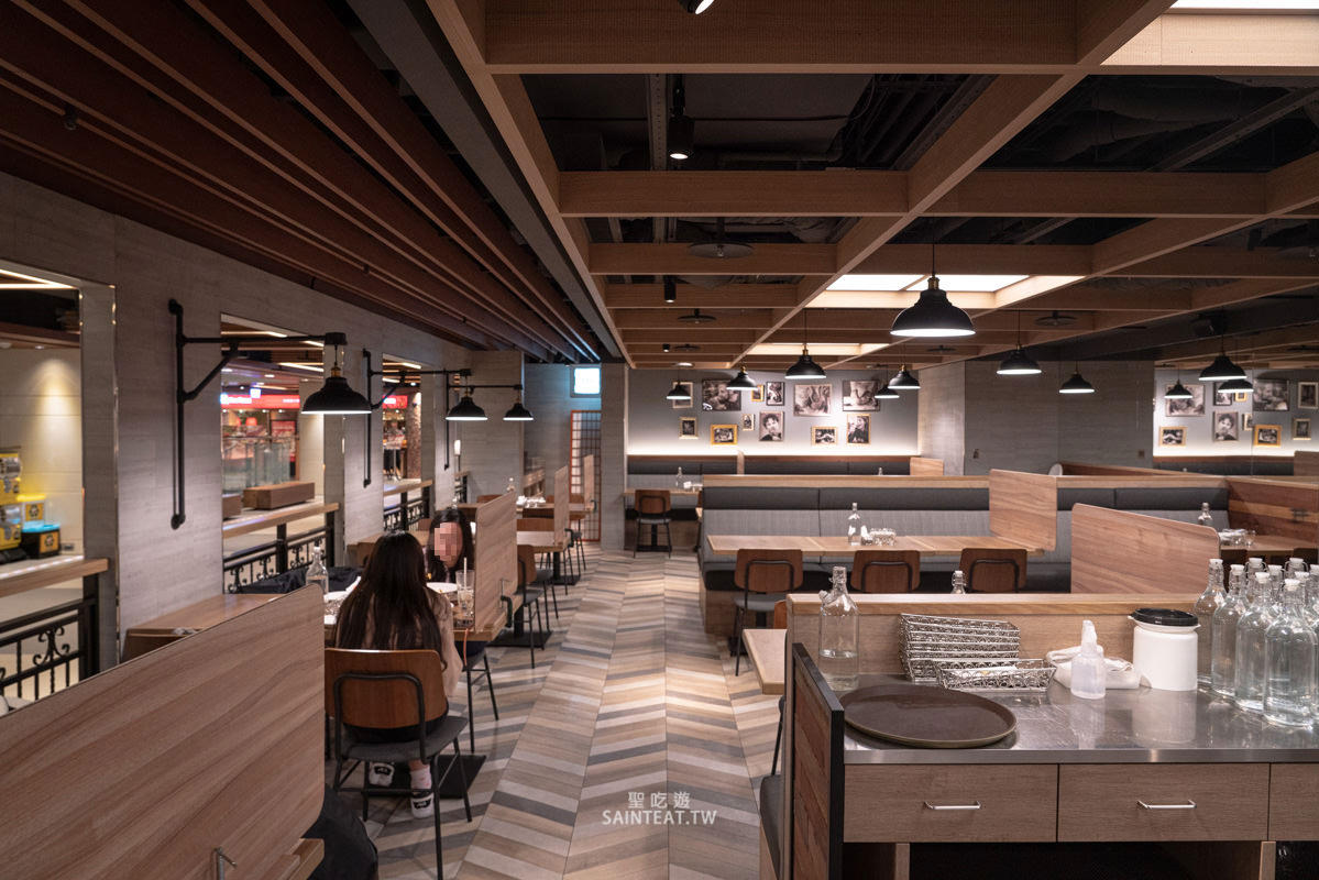 南港CITYLINK美食》貝里尼｜BELLINI必點推薦，香蒜奶酥麵包一定要點，義大利麵也好吃，但披薩略普。