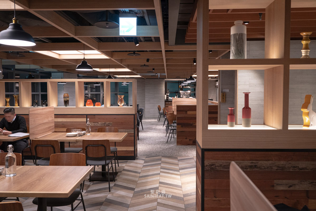 南港CITYLINK美食》貝里尼｜BELLINI必點推薦，香蒜奶酥麵包一定要點，義大利麵也好吃，但披薩略普。