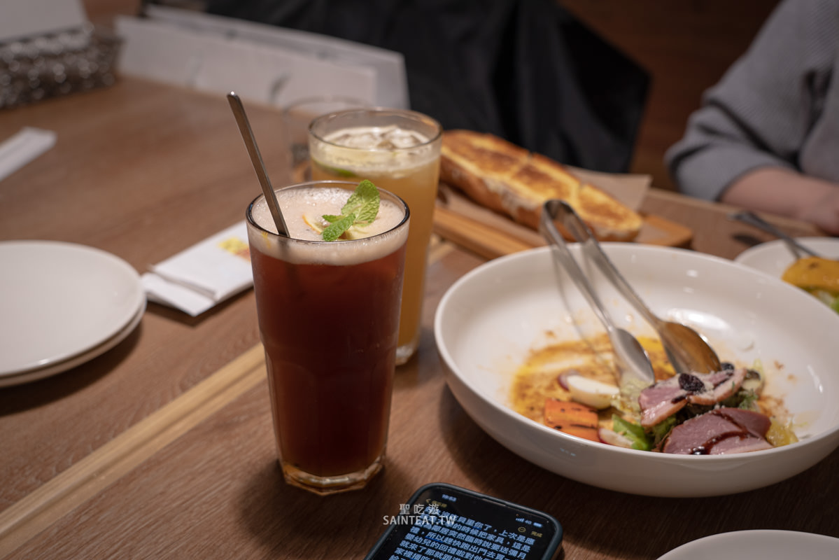 南港CITYLINK美食》貝里尼｜BELLINI必點推薦，香蒜奶酥麵包一定要點，義大利麵也好吃，但披薩略普。