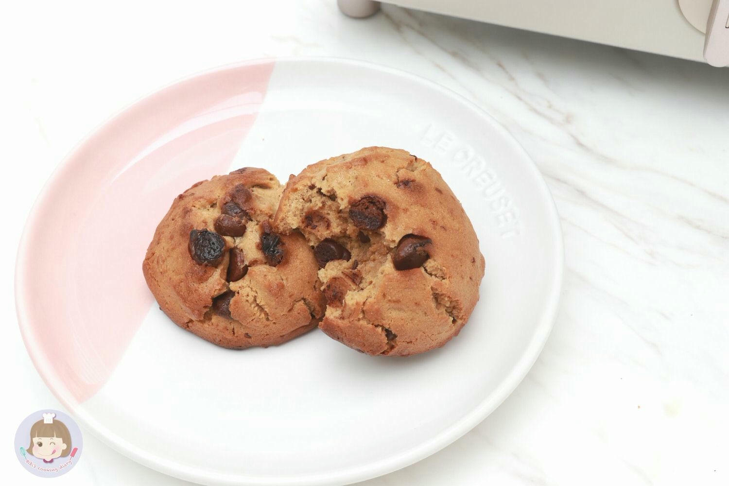 美式軟餅乾食譜》軟餅乾食譜可以搭配巧克力豆、棉花糖、OREO、Lotus、M&M’s.都很適合喔！