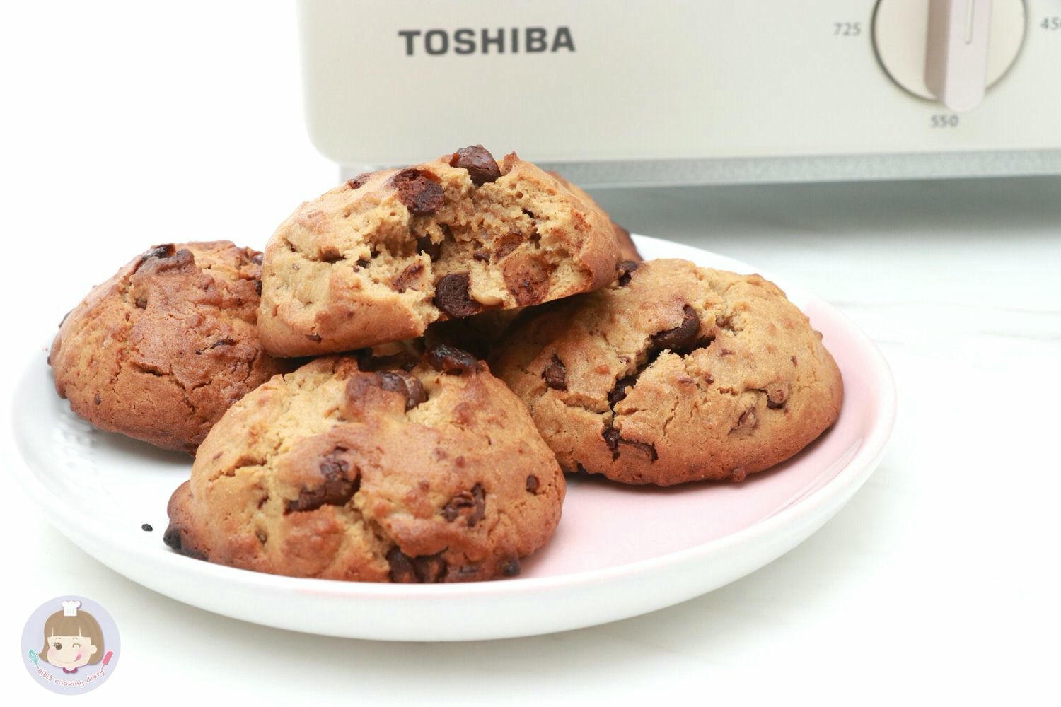 美式軟餅乾食譜》軟餅乾食譜可以搭配巧克力豆、棉花糖、OREO、Lotus、M&M’s.都很適合喔！