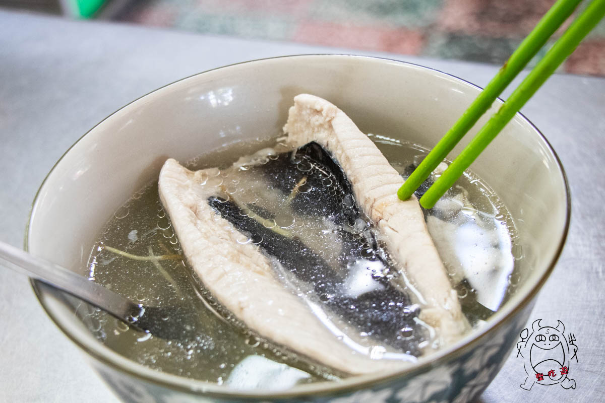 台南必比登推薦》開元路無名虱目魚肉燥飯｜在地人外國人都大推的台南美食！好吃的虱目魚跟滷肉飯～