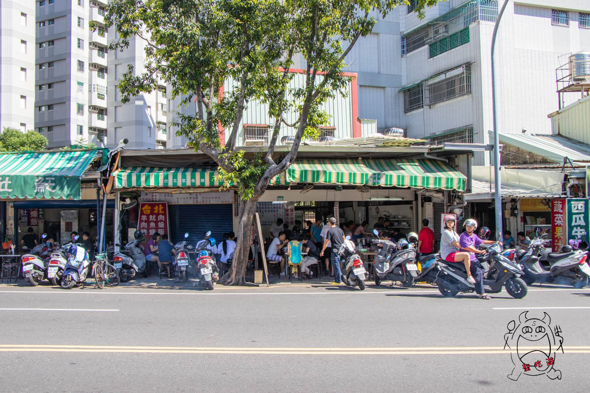 台南必比登推薦》開元路無名虱目魚肉燥飯｜在地人外國人都大推的台南美食！好吃的虱目魚跟滷肉飯～