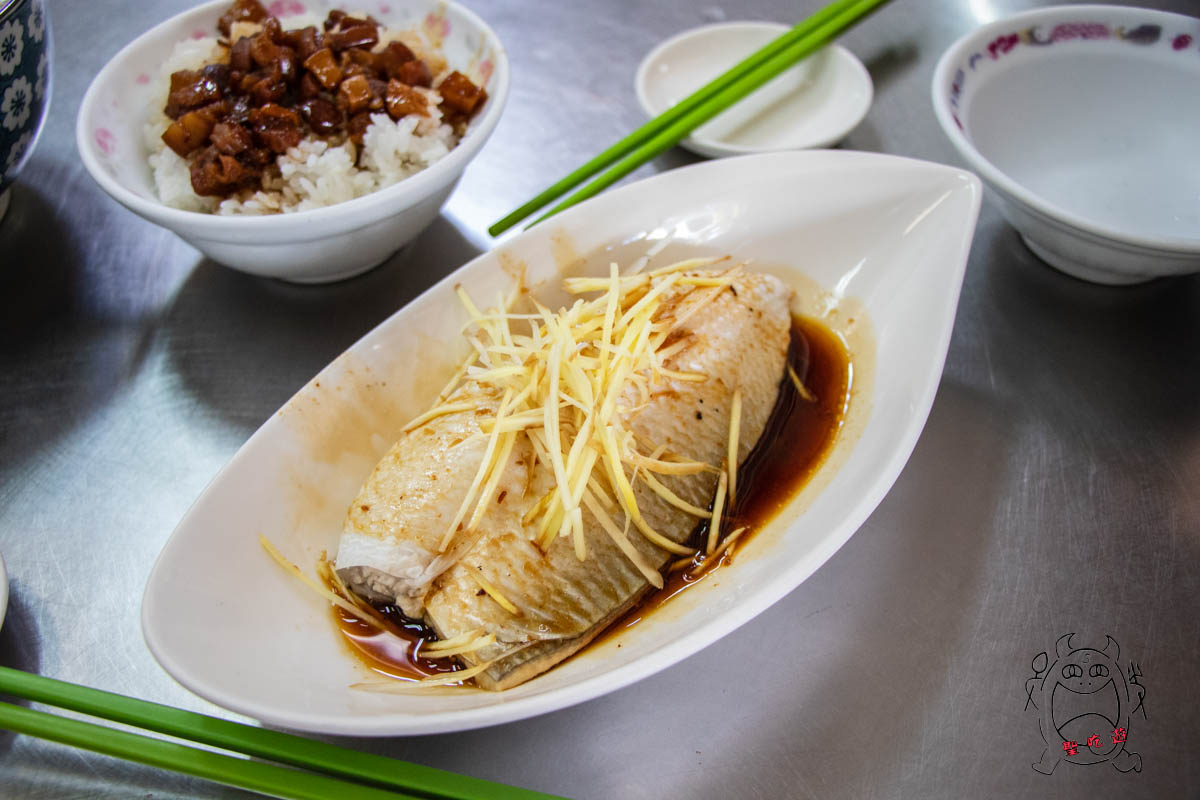 台南必比登推薦》開元路無名虱目魚肉燥飯｜在地人外國人都大推的台南美食！好吃的虱目魚跟滷肉飯～