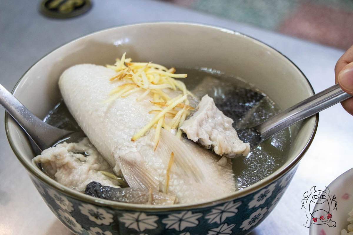 台南必比登推薦》開元路無名虱目魚肉燥飯｜在地人外國人都大推的台南美食！好吃的虱目魚跟滷肉飯～