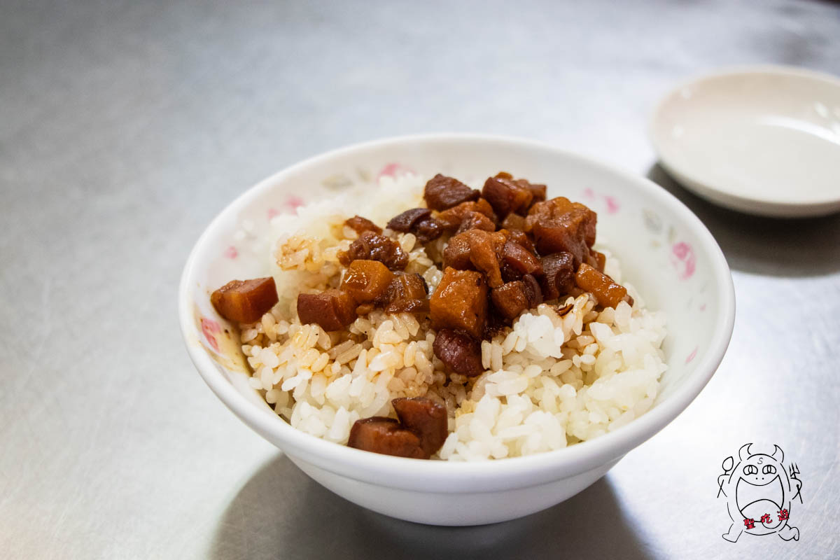 台南必比登推薦》開元路無名虱目魚肉燥飯｜在地人外國人都大推的台南美食！好吃的虱目魚跟滷肉飯～