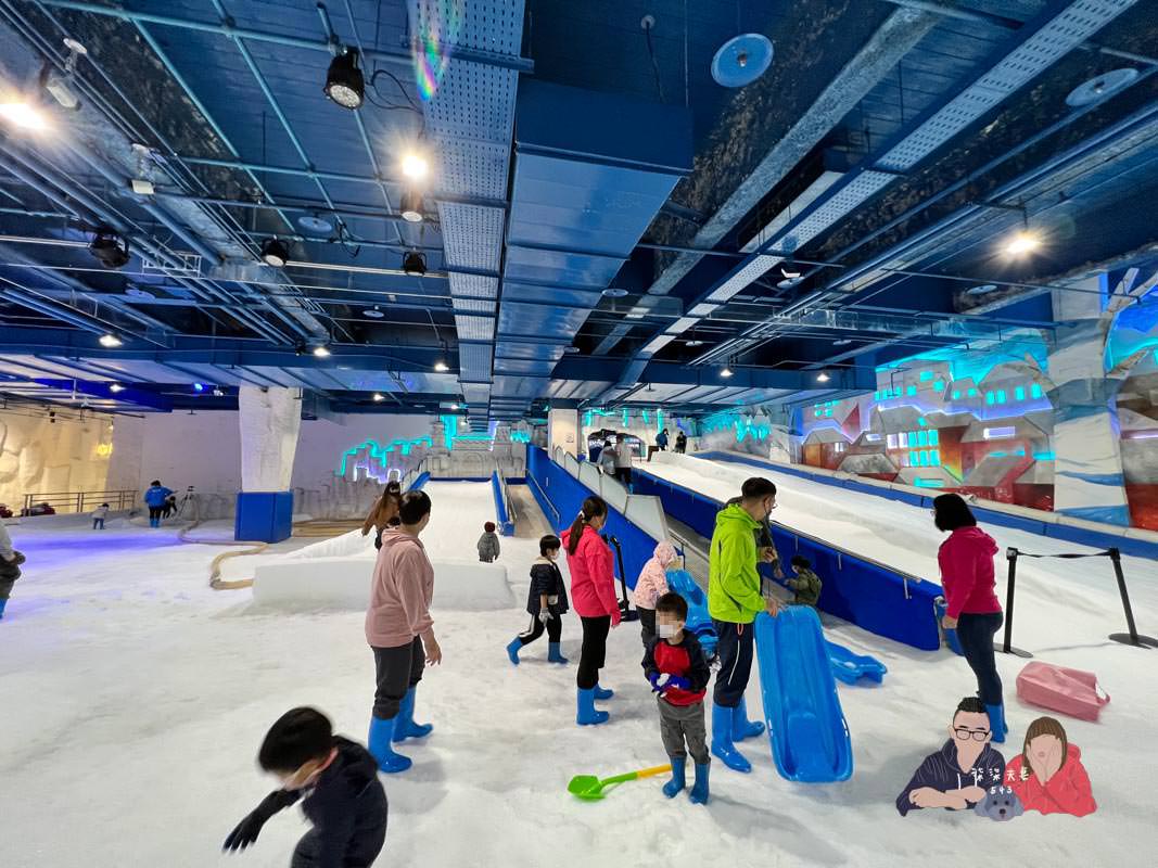 雪樂地SNOWTOWN｜台中三井親子室內景點，可以打雪仗／捏雪人／滑雪板！