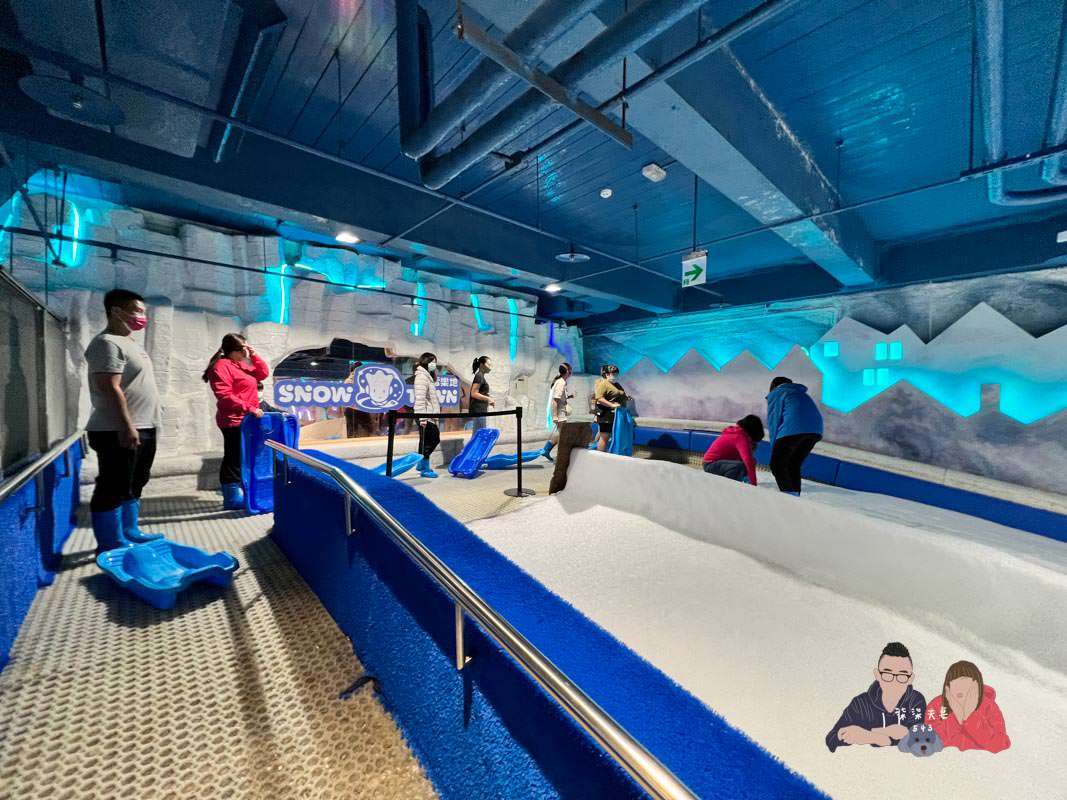 雪樂地SNOWTOWN｜台中三井親子室內景點，可以打雪仗／捏雪人／滑雪板！