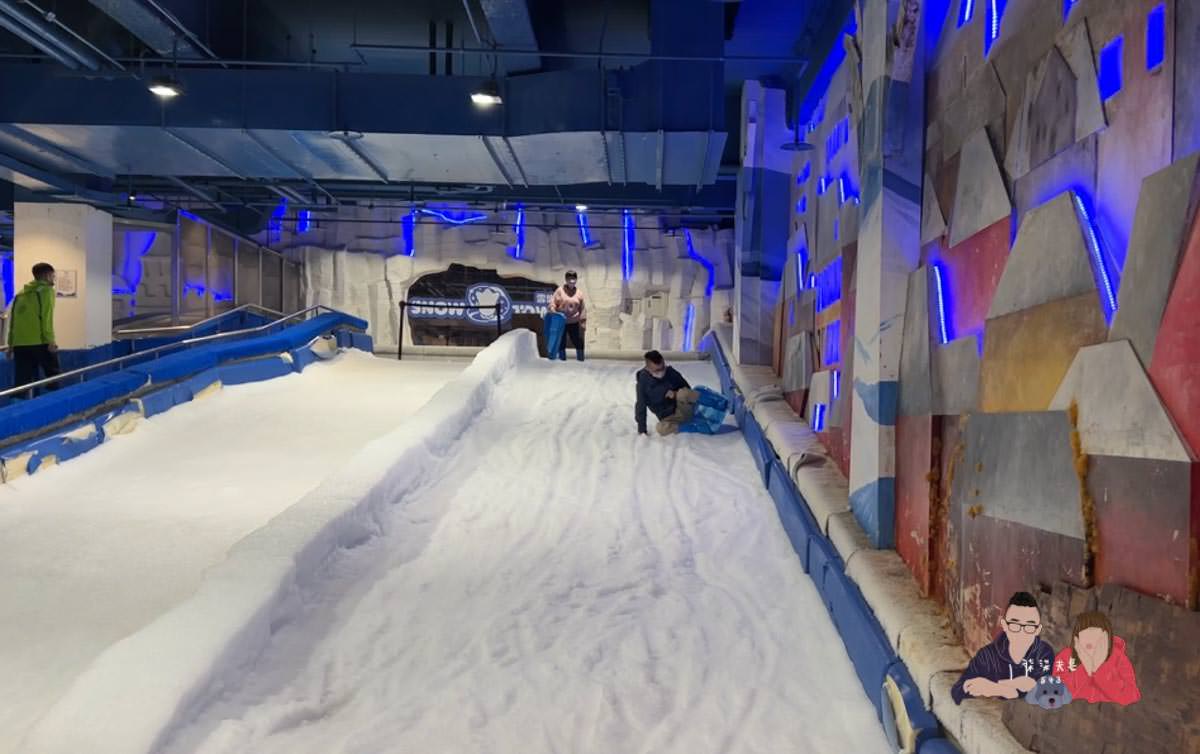 雪樂地SNOWTOWN｜台中三井親子室內景點，可以打雪仗／捏雪人／滑雪板！