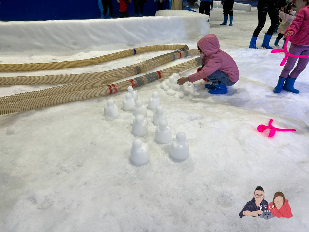 雪樂地SNOWTOWN｜台中三井親子室內景點，可以打雪仗／捏雪人／滑雪板！