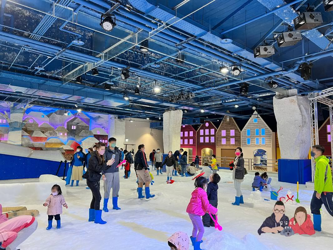 雪樂地SNOWTOWN｜台中三井親子室內景點，可以打雪仗／捏雪人／滑雪板！