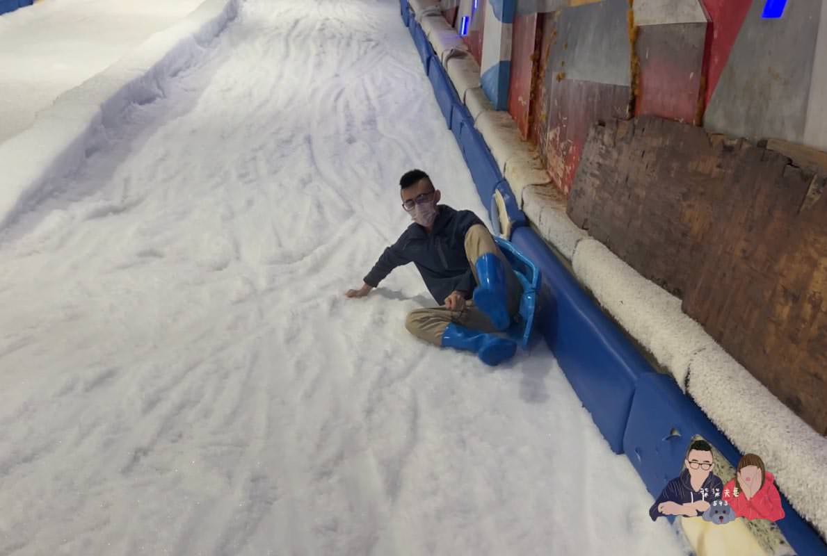 雪樂地SNOWTOWN｜台中三井親子室內景點，可以打雪仗／捏雪人／滑雪板！