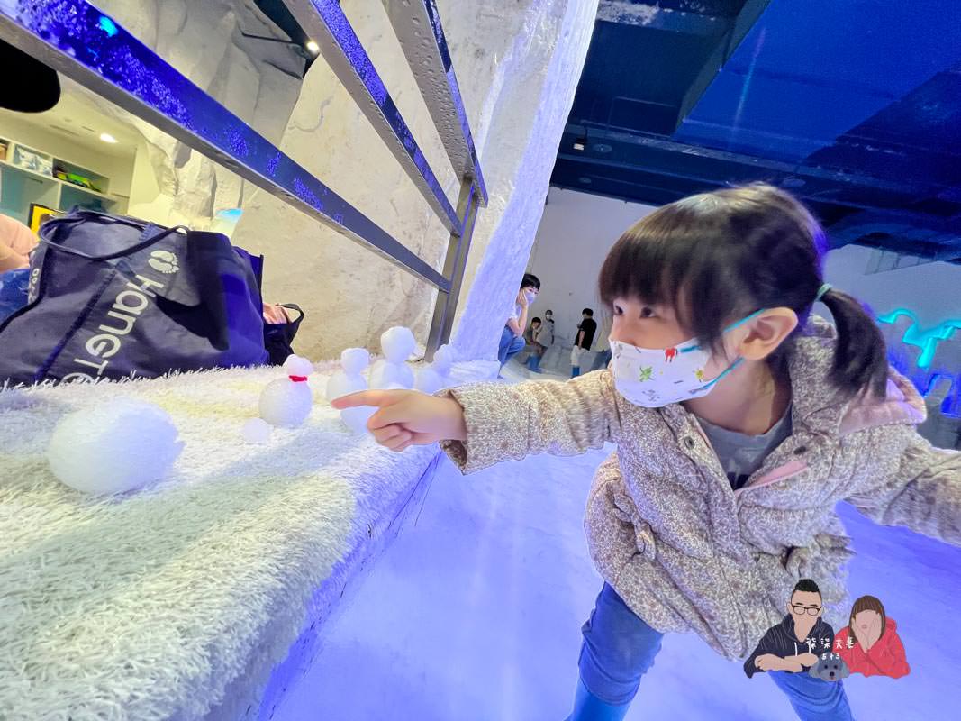 雪樂地SNOWTOWN｜台中三井親子室內景點，可以打雪仗／捏雪人／滑雪板！
