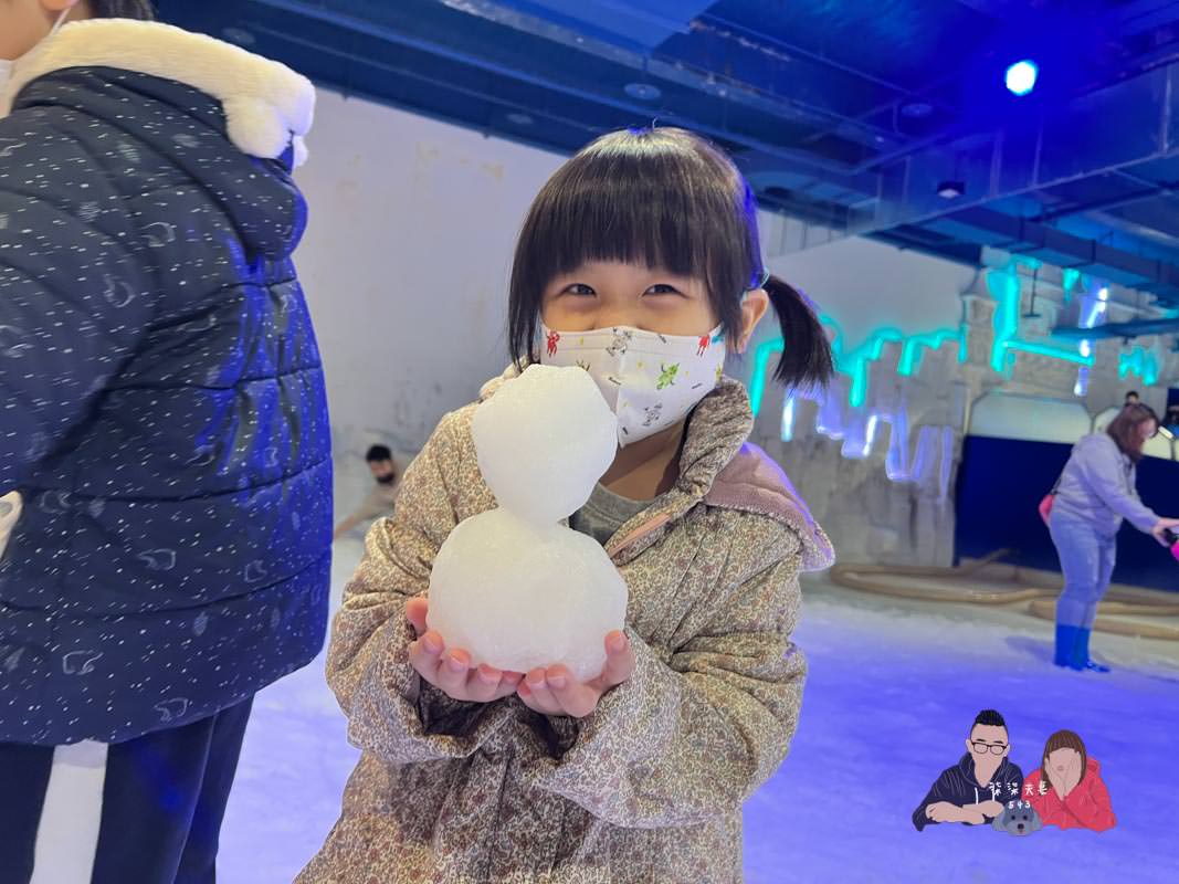 雪樂地SNOWTOWN｜台中三井親子室內景點，可以打雪仗／捏雪人／滑雪板！