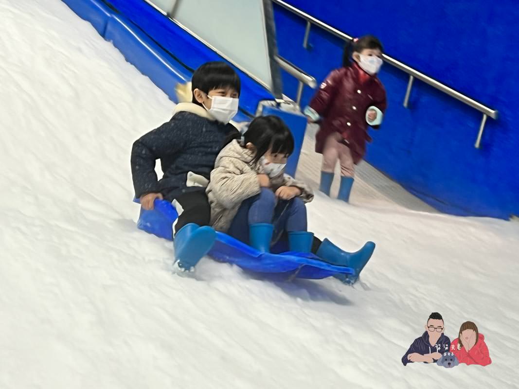 雪樂地SNOWTOWN｜台中三井親子室內景點，可以打雪仗／捏雪人／滑雪板！