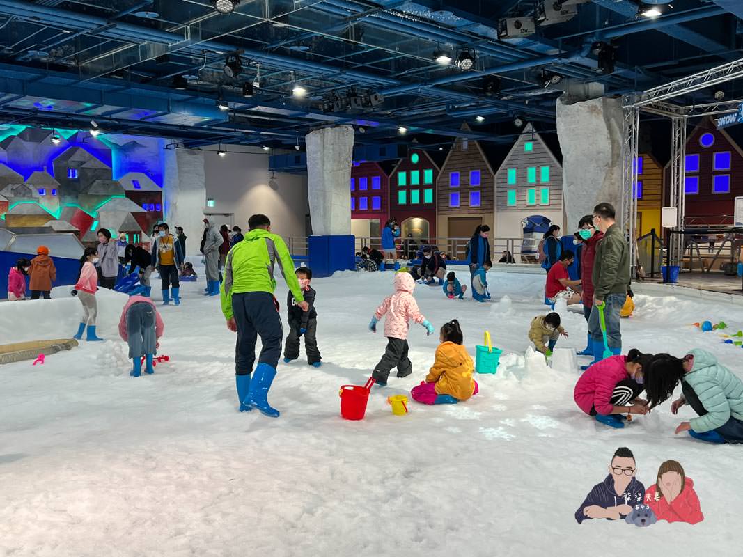 雪樂地SNOWTOWN｜台中三井親子室內景點，可以打雪仗／捏雪人／滑雪板！