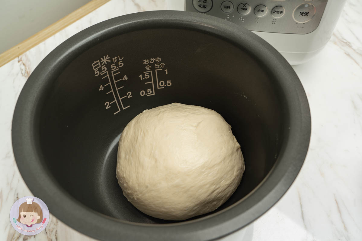 2022電子鍋推薦》東芝Toshiba 4mm極厚鍛造球釜6人份電子鍋｜煮蛋功能超方便！更強的是居然還能做蛋糕跟麵包？！