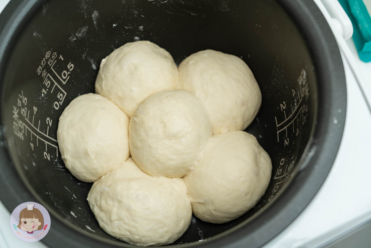 2022電子鍋推薦》東芝Toshiba 4mm極厚鍛造球釜6人份電子鍋｜煮蛋功能超方便！更強的是居然還能做蛋糕跟麵包？！