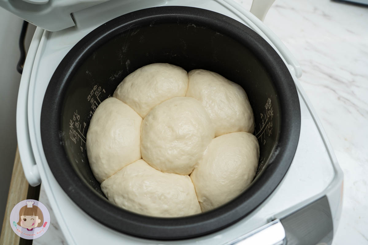 2022電子鍋推薦》東芝Toshiba 4mm極厚鍛造球釜6人份電子鍋｜煮蛋功能超方便！更強的是居然還能做蛋糕跟麵包？！