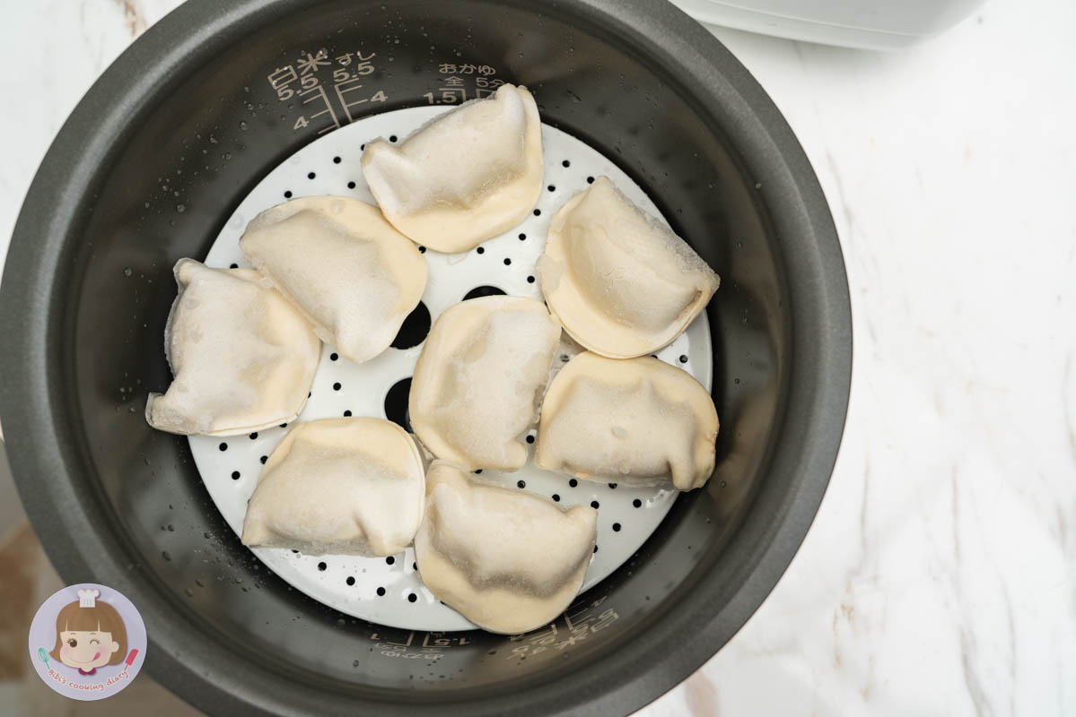 2022電子鍋推薦》東芝Toshiba 4mm極厚鍛造球釜6人份電子鍋｜煮蛋功能超方便！更強的是居然還能做蛋糕跟麵包？！