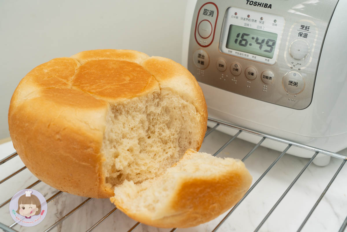 2022電子鍋推薦》東芝Toshiba 4mm極厚鍛造球釜6人份電子鍋｜煮蛋功能超方便！更強的是居然還能做蛋糕跟麵包？！