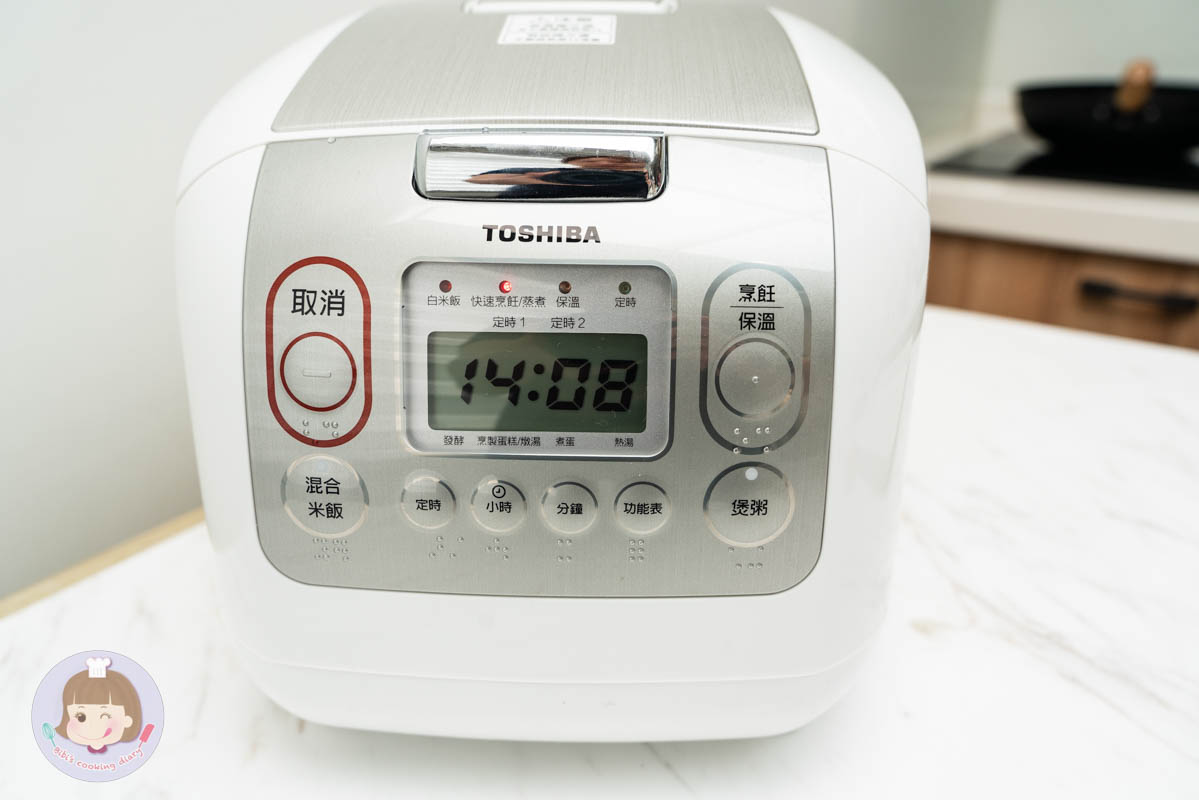 2022電子鍋推薦》東芝Toshiba 4mm極厚鍛造球釜6人份電子鍋｜煮蛋功能超方便！更強的是居然還能做蛋糕跟麵包？！