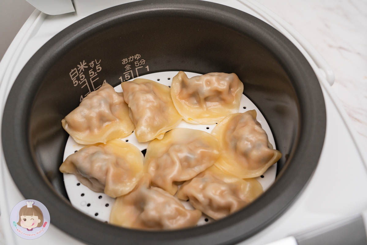 2022電子鍋推薦》東芝Toshiba 4mm極厚鍛造球釜6人份電子鍋｜煮蛋功能超方便！更強的是居然還能做蛋糕跟麵包？！