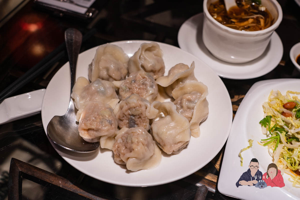 餡老滿南港店》是餃子店也可以是聚餐大菜館，餐點都好吃欸！