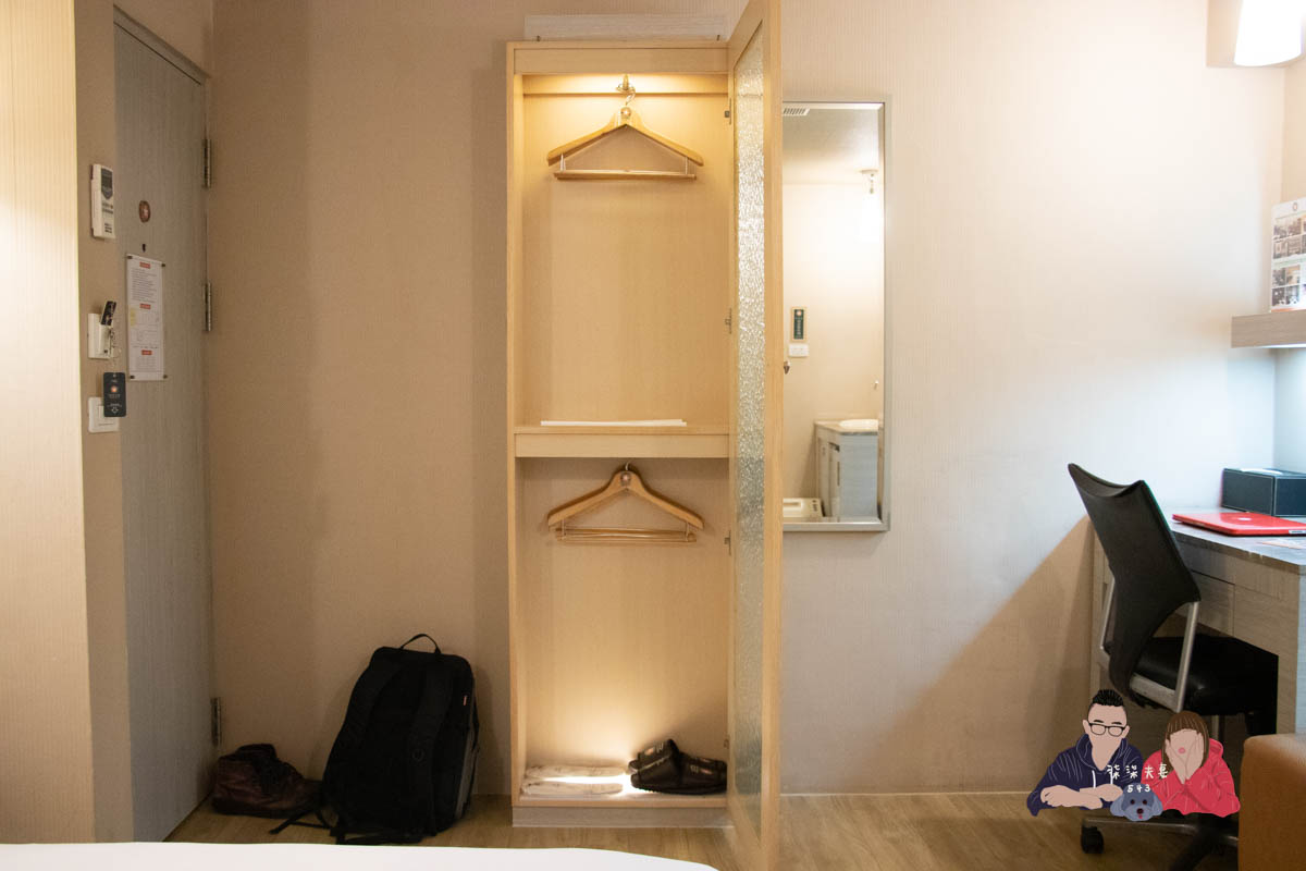 康橋商旅漢神館》高雄平價商旅住宿，宵夜沒有站前館豐富，但房間感覺還不錯。