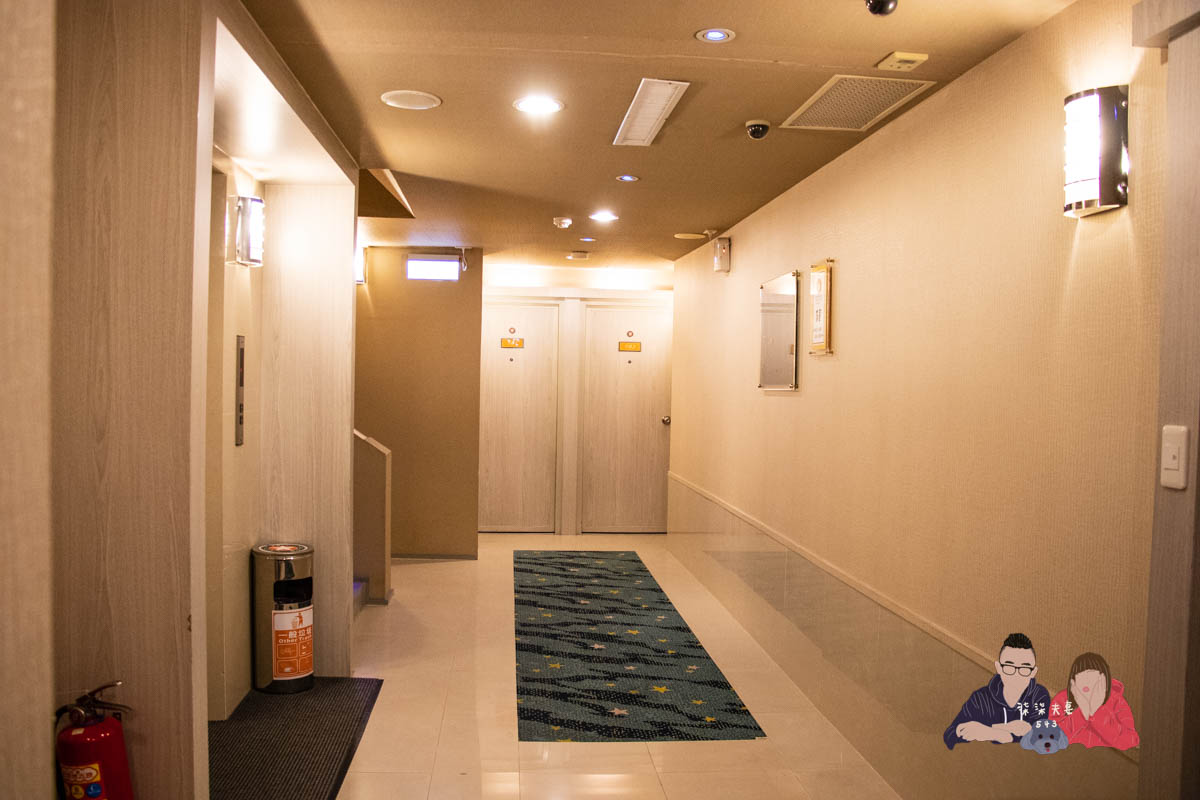 康橋商旅漢神館》高雄平價商旅住宿，宵夜沒有站前館豐富，但房間感覺還不錯。