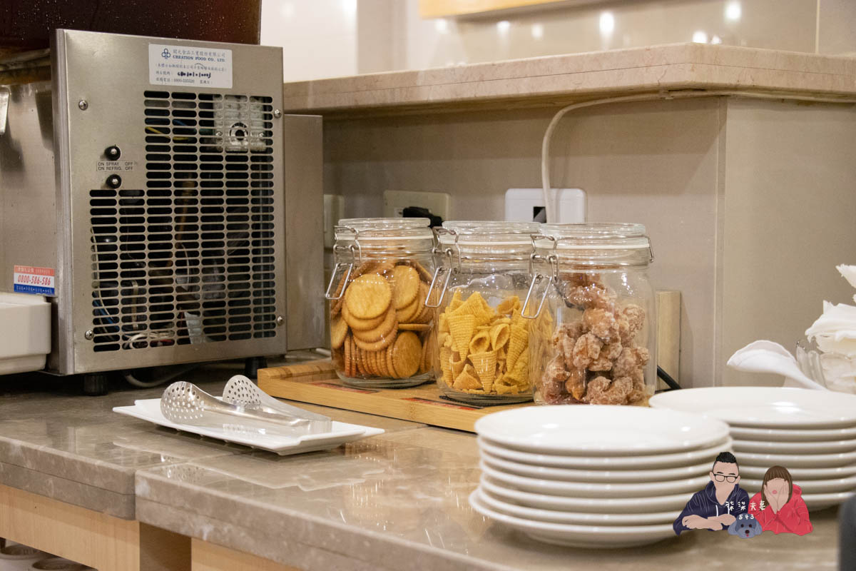 康橋商旅漢神館》高雄平價商旅住宿，宵夜沒有站前館豐富，但房間感覺還不錯。