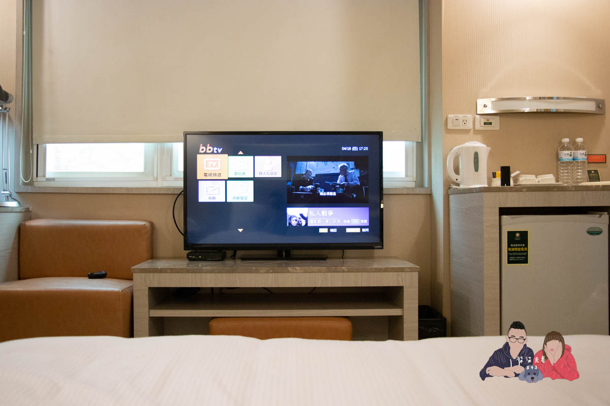 康橋商旅漢神館》高雄平價商旅住宿，宵夜沒有站前館豐富，但房間感覺還不錯。