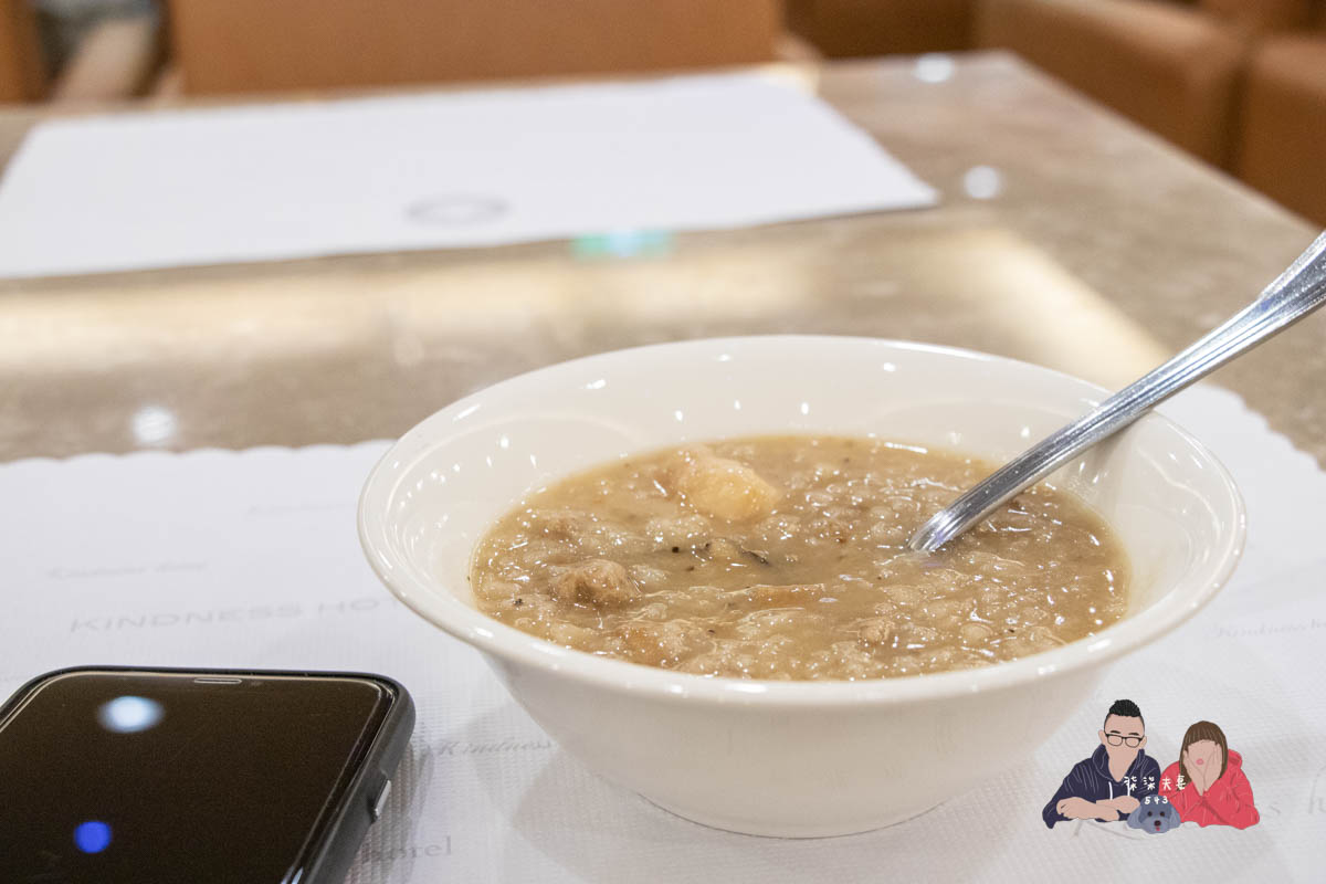 康橋商旅漢神館》高雄平價商旅住宿，宵夜沒有站前館豐富，但房間感覺還不錯。