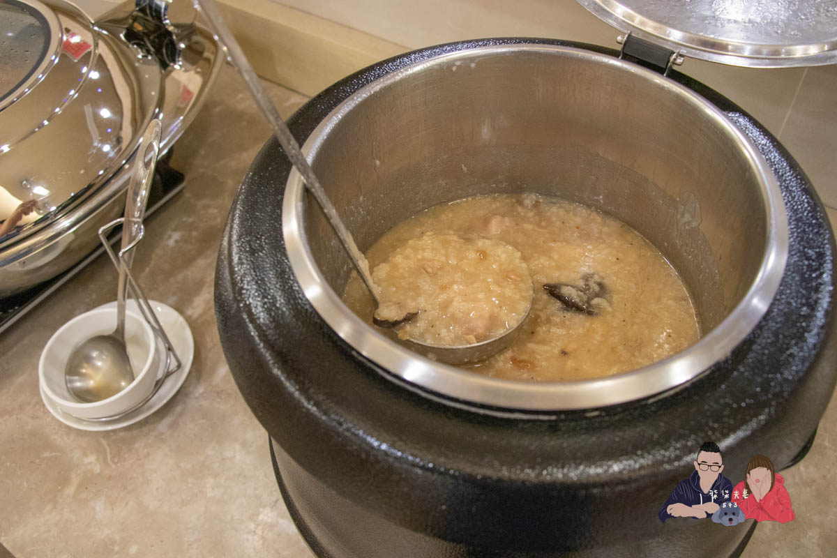 康橋商旅漢神館》高雄平價商旅住宿，宵夜沒有站前館豐富，但房間感覺還不錯。