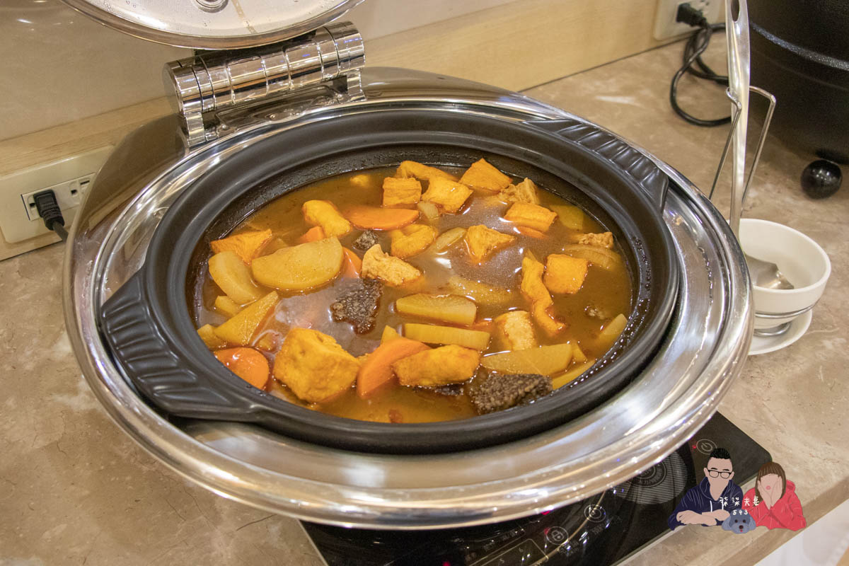 康橋商旅漢神館》高雄平價商旅住宿，宵夜沒有站前館豐富，但房間感覺還不錯。