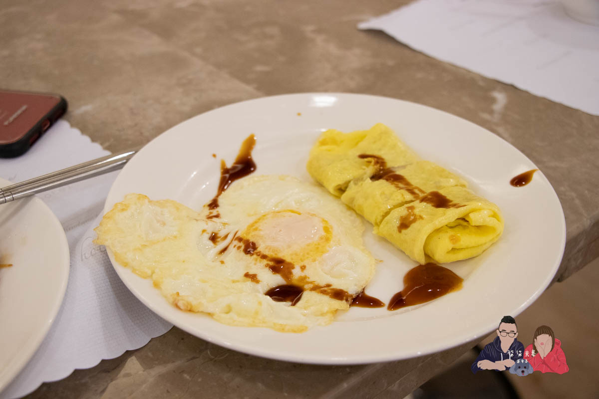 康橋商旅漢神館》高雄平價商旅住宿，宵夜沒有站前館豐富，但房間感覺還不錯。