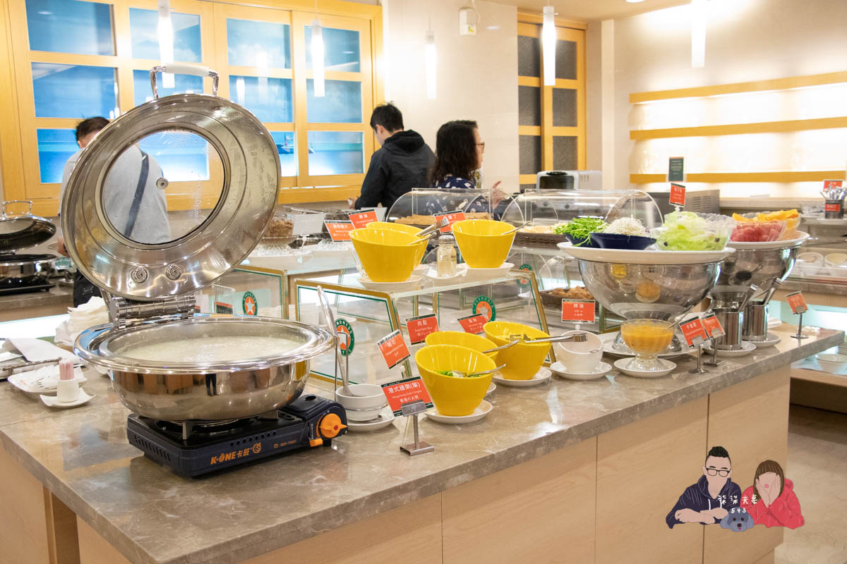 康橋商旅漢神館》高雄平價商旅住宿，宵夜沒有站前館豐富，但房間感覺還不錯。