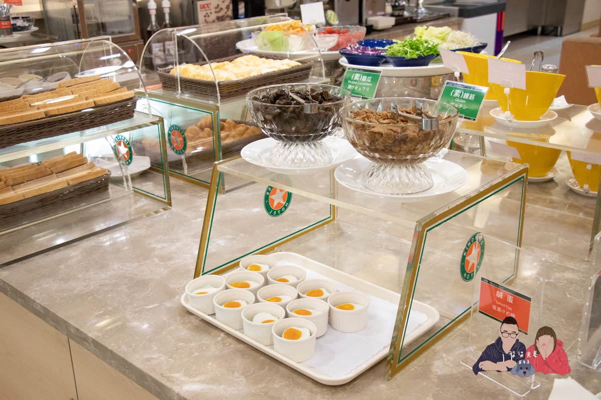 康橋商旅漢神館》高雄平價商旅住宿，宵夜沒有站前館豐富，但房間感覺還不錯。