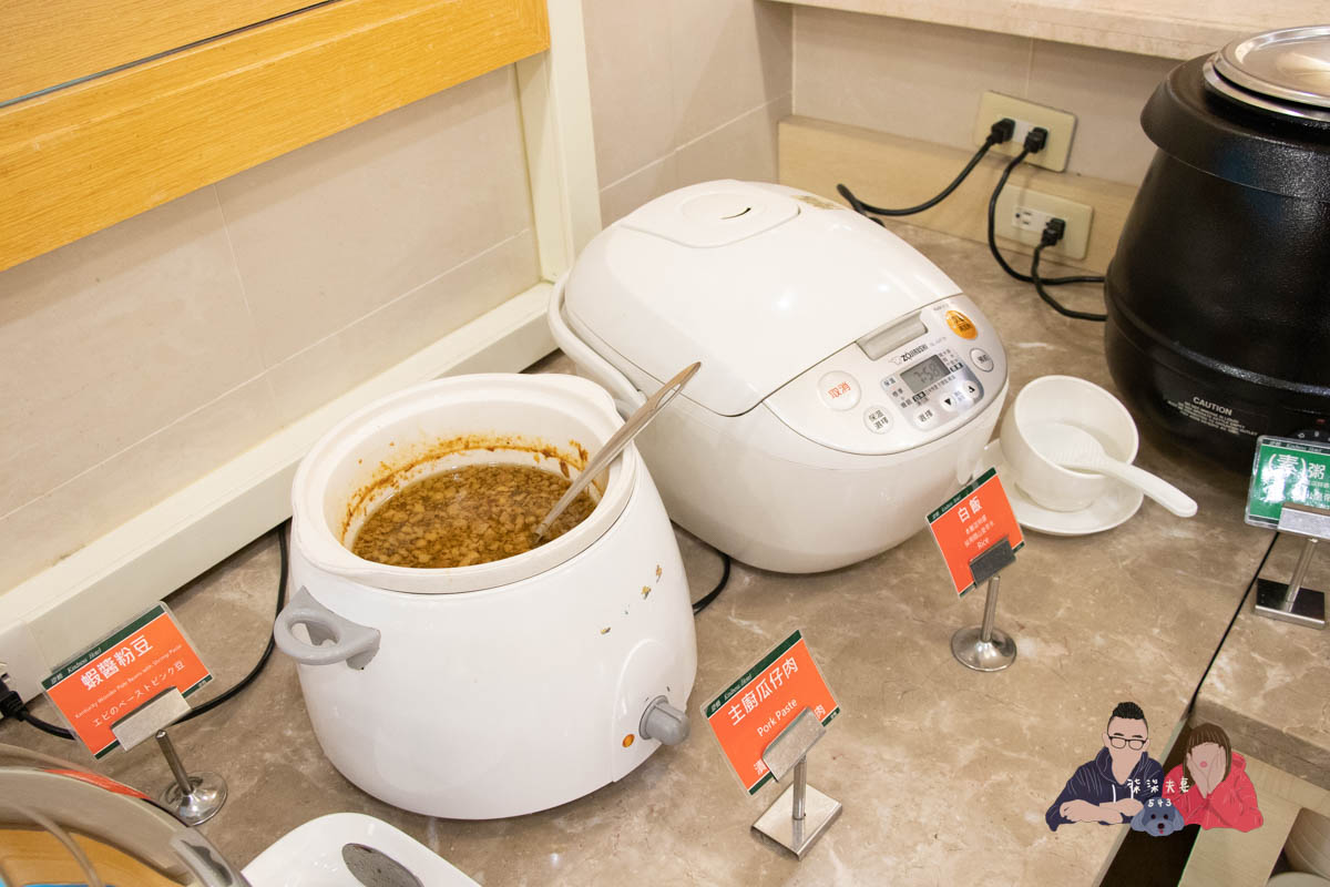 康橋商旅漢神館》高雄平價商旅住宿，宵夜沒有站前館豐富，但房間感覺還不錯。